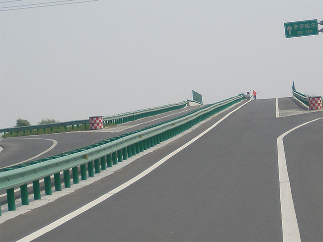 福建高速公路护栏的材质与规格