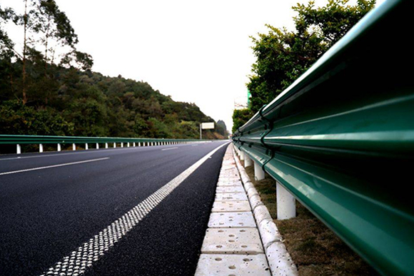 福建高速公路护栏的常用类型